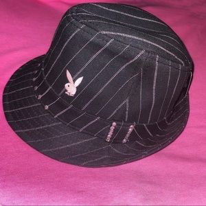 𝑷𝒍𝒂𝒚𝒃𝒐𝒚 𝑭𝒆𝒅𝒐𝒓𝒂 𝑯𝒂𝒕